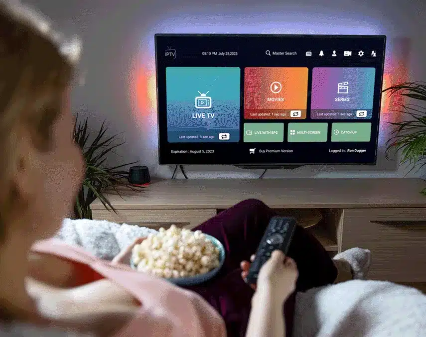 Nieuwe iptv reseller test het Pandora IPTV dashboard en bekijkt live tv en vod functies in een proefversie.